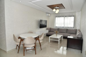 Lovely Apartment With Pool & Gym